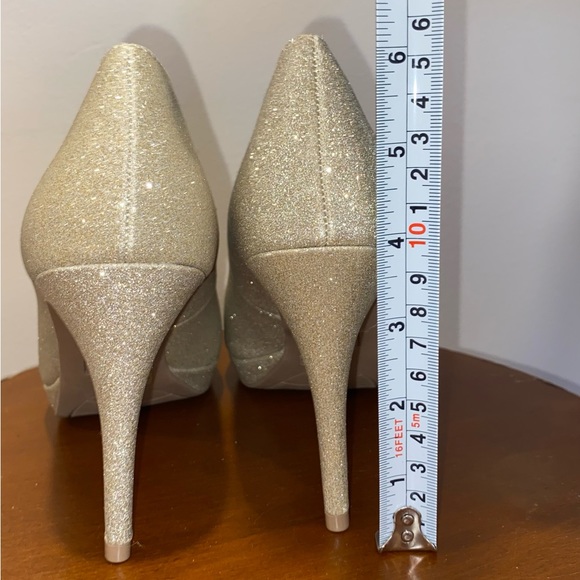 Size 6 Fiona 4” heel shoes in sparkle gold tone NEW - Picture 3 of 4